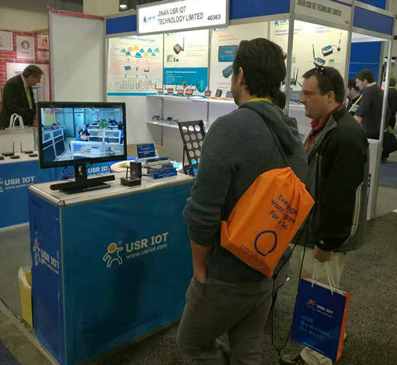 客戶在認(rèn)真的看有人宣傳片 客戶在認(rèn)真的看有人宣傳片